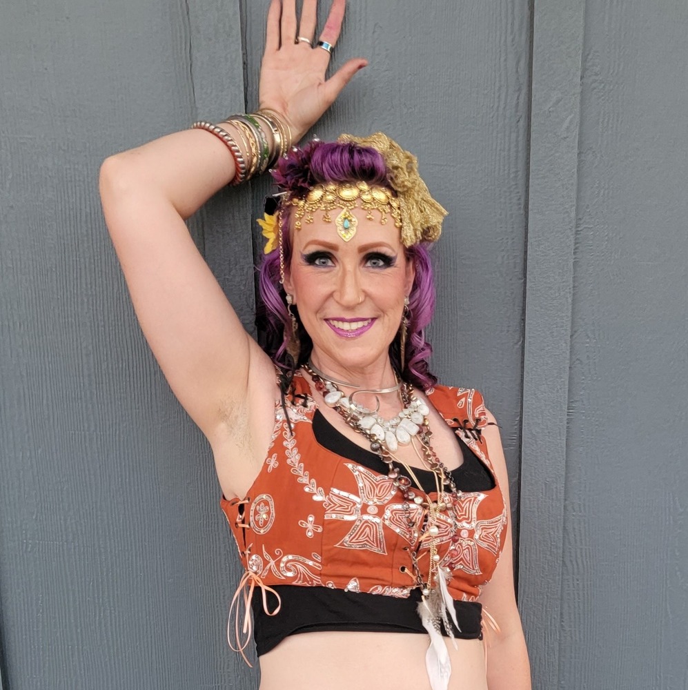 Meet your Posher, Akasha